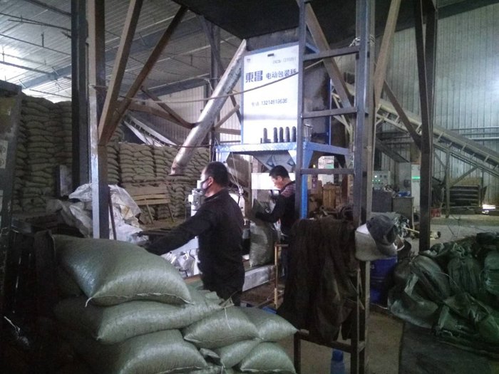 東昌牌生物質(zhì)顆粒專用包裝秤秸稈顆粒包裝機 東昌牌生物質(zhì)顆粒專用包裝秤秸稈顆粒包裝機