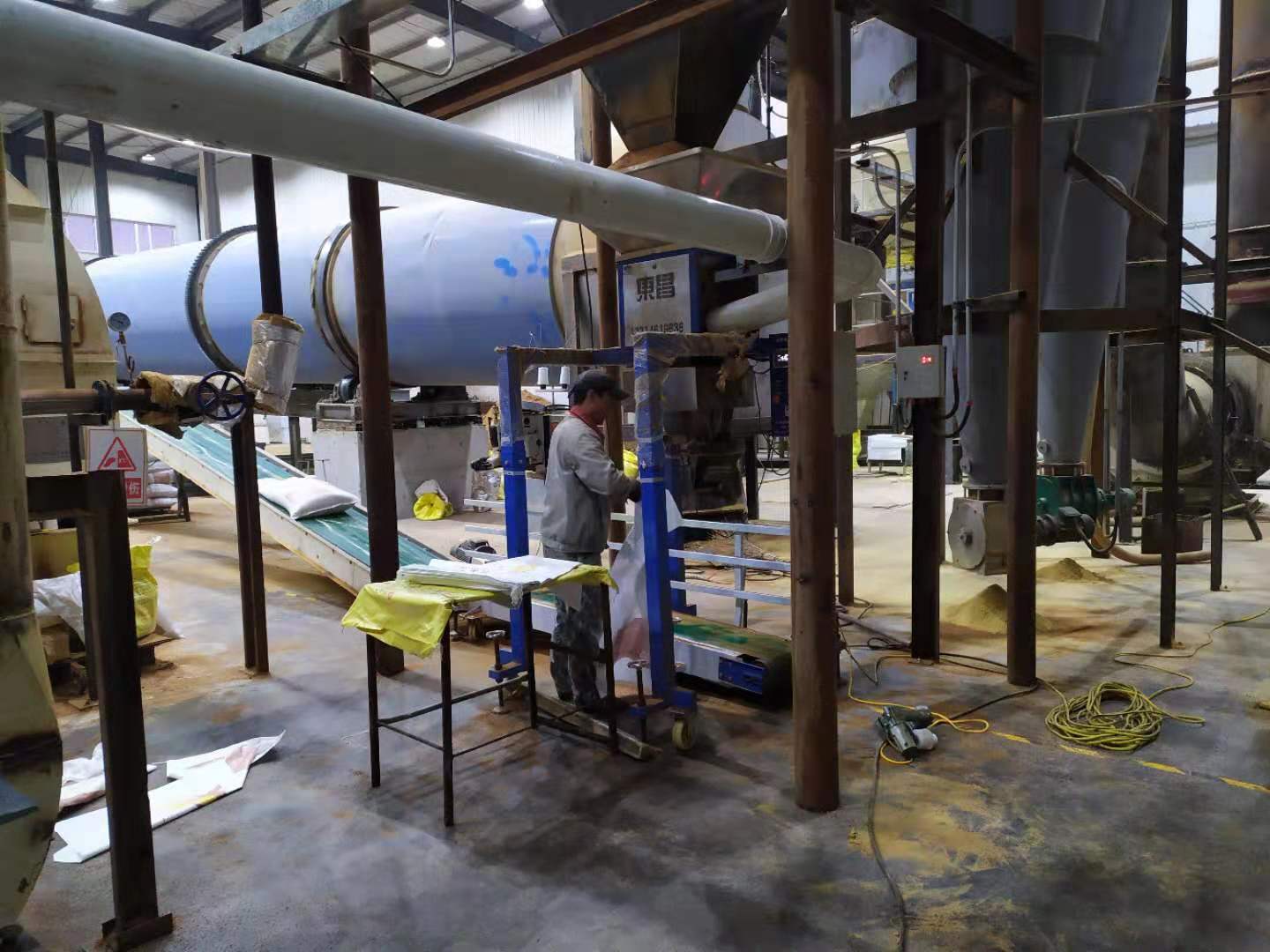 站臺定量定袋裝車包裝設(shè)備 站臺定量定袋裝車包裝設(shè)備