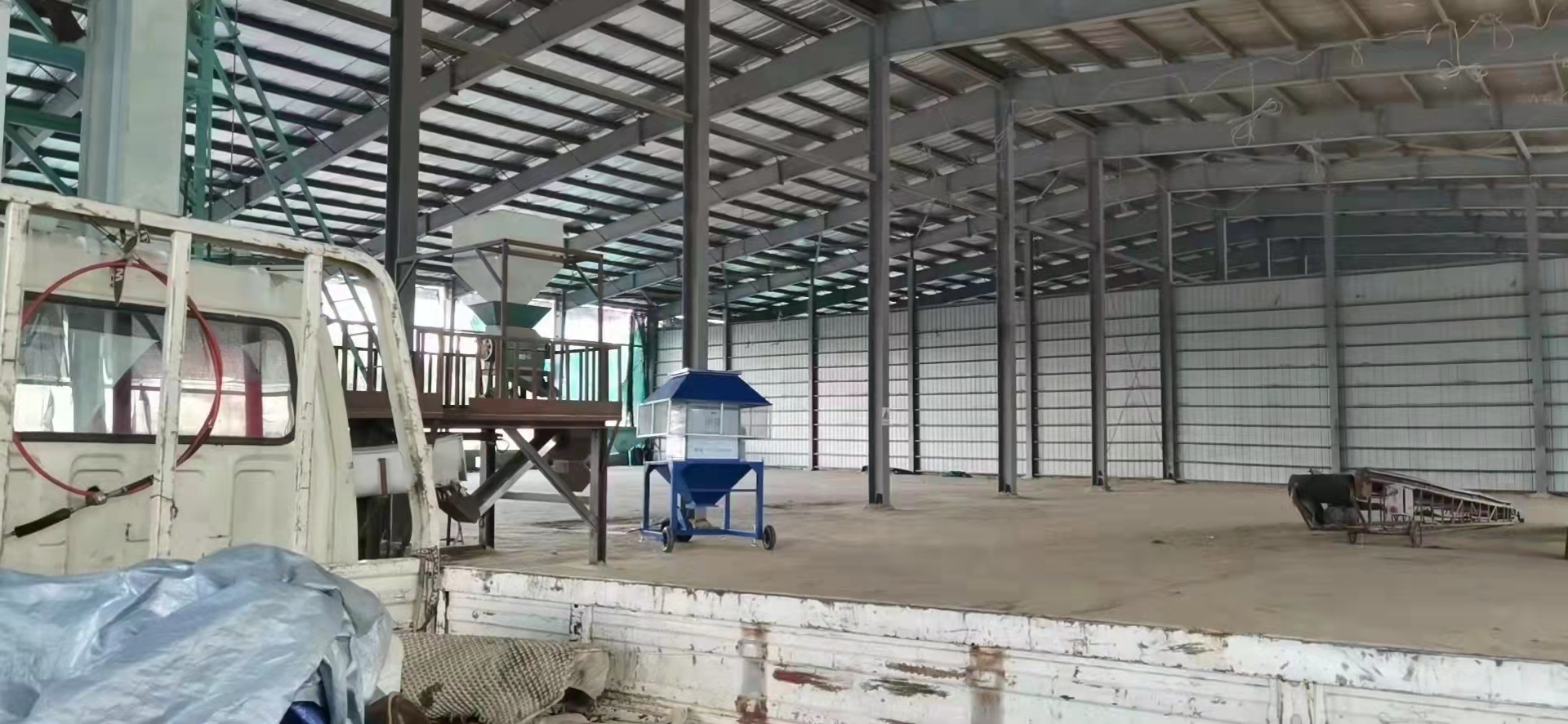 新疆進(jìn)出倉(cāng)糧計(jì)算的準(zhǔn)，得用電動(dòng)散糧稱