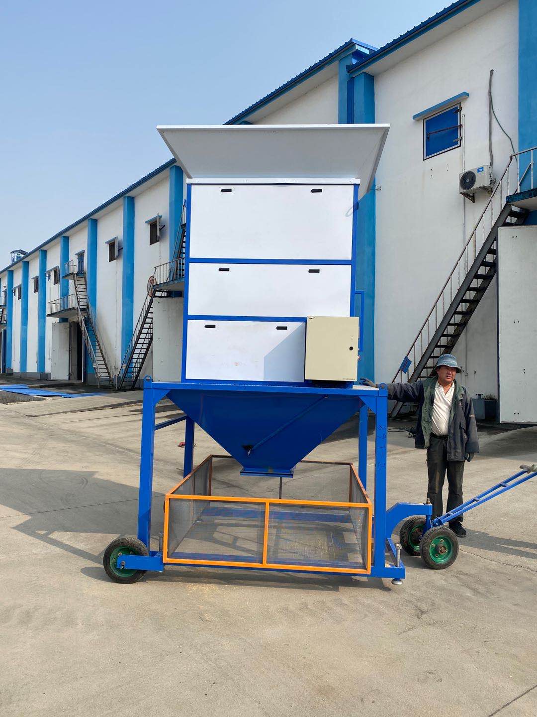 玉米脫粒機(jī)下安裝流量秤太實(shí)用了 玉米脫粒機(jī)下安裝流量秤太實(shí)用了