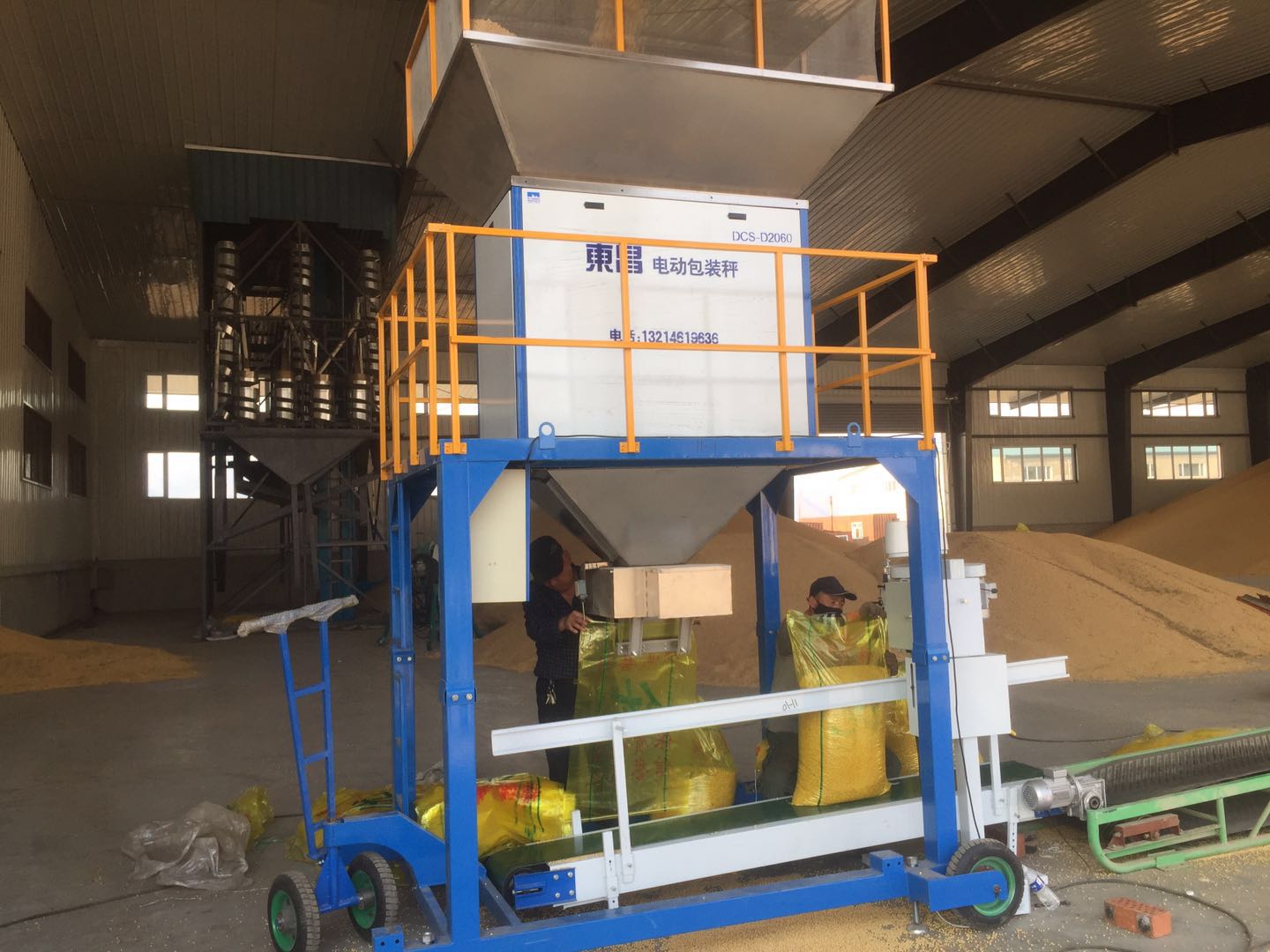 玉米定量打包裝車(chē)，雙計(jì)量斗打包秤能排上大用場(chǎng)